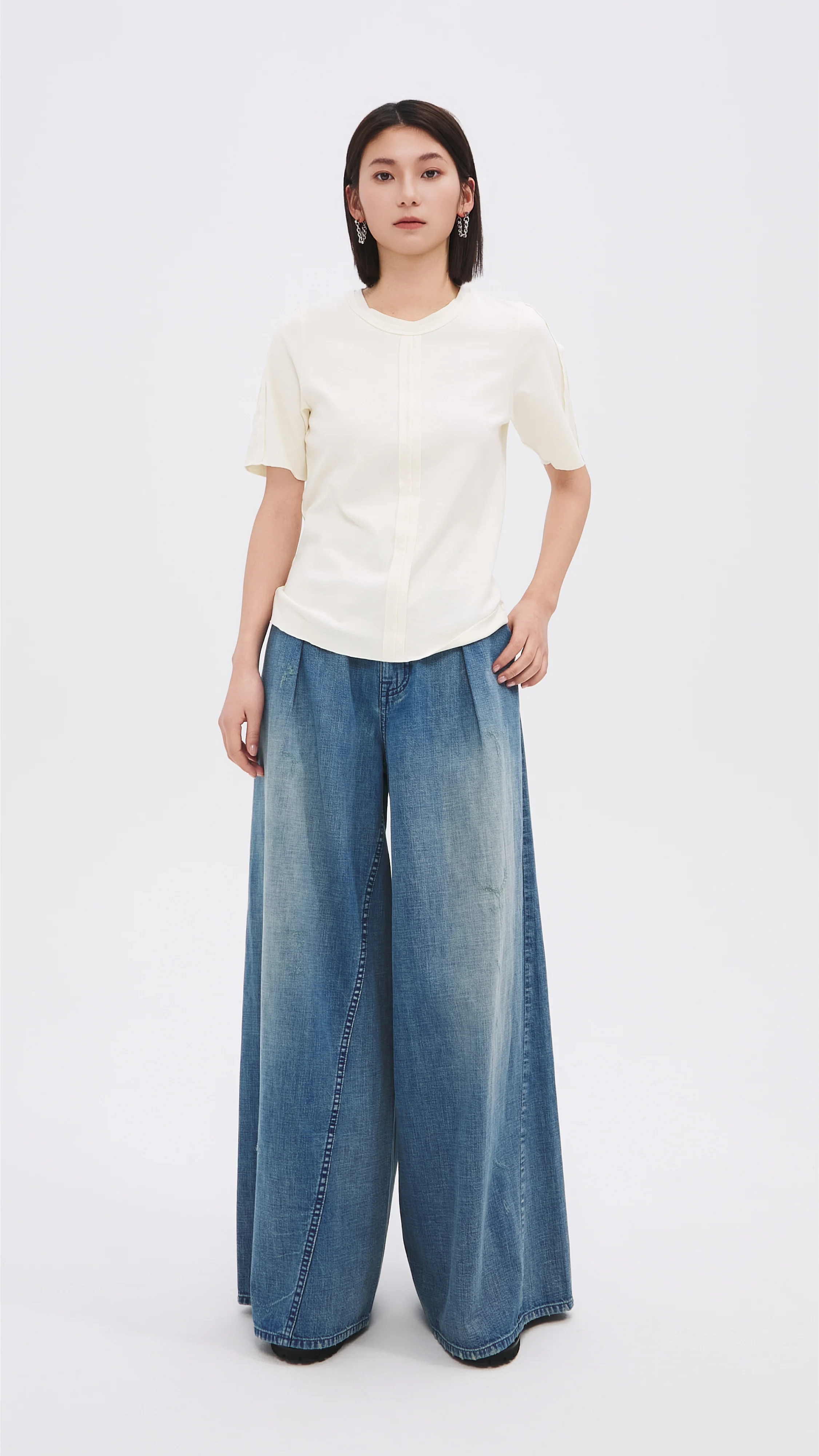 Tucks-trimmed T-Shirt - Umamrii