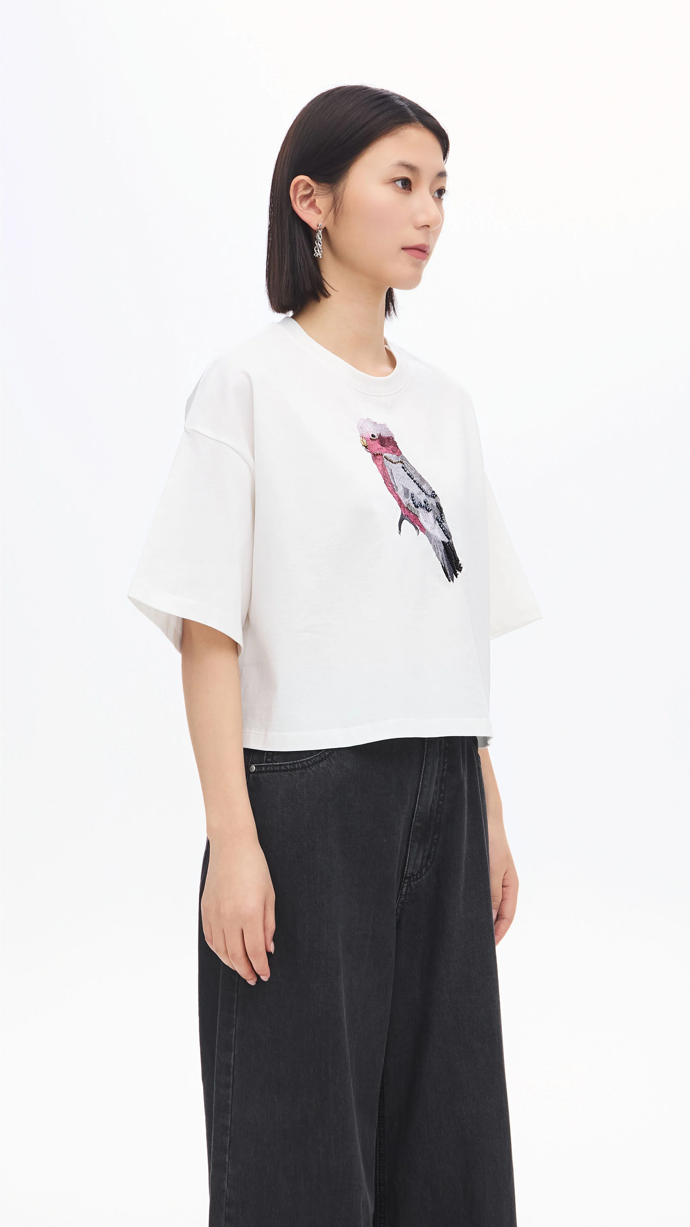 Cropped Parrot Graphic Embroidery Tee - Umamrii