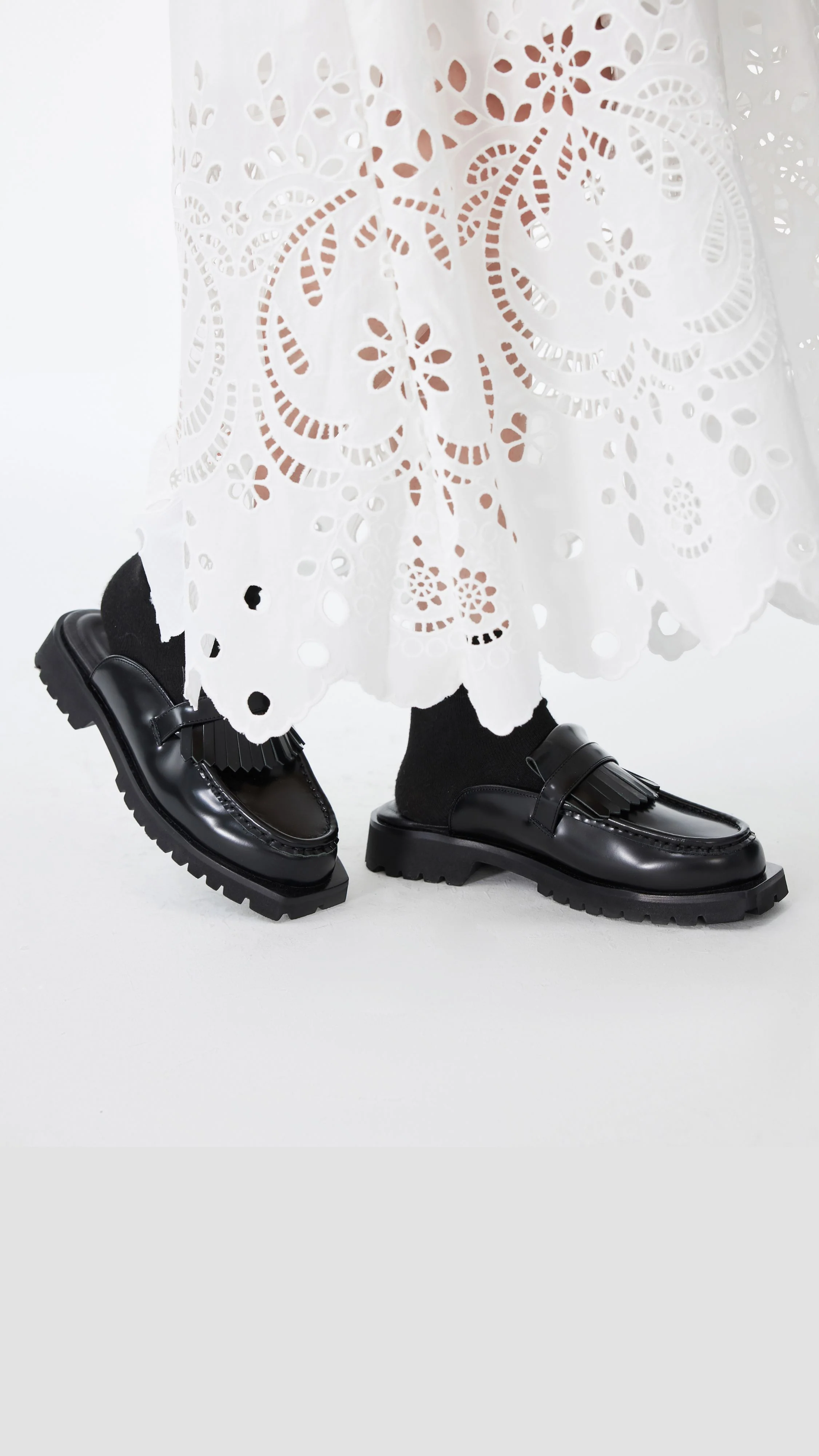 Fringe-Trimmed Slip-on Loafers - Umamrii