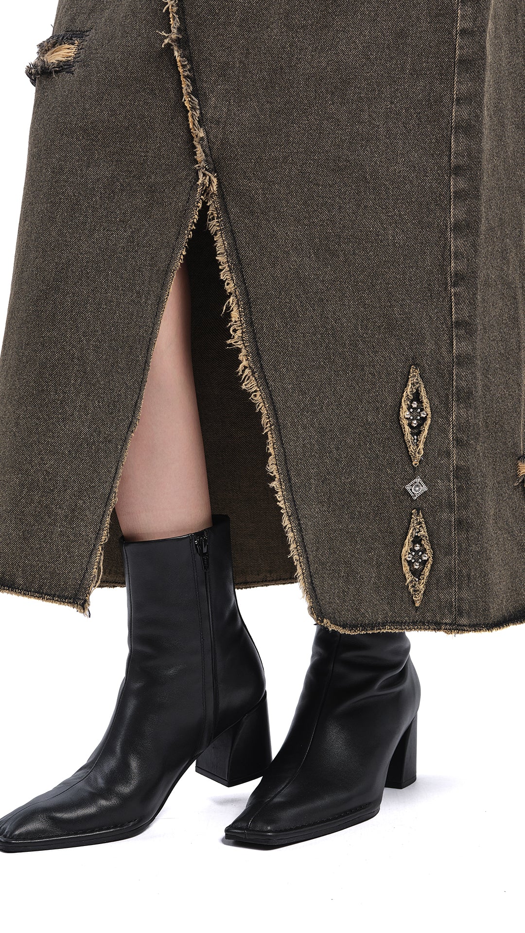 Square-toe Ankle Boots - Umamrii