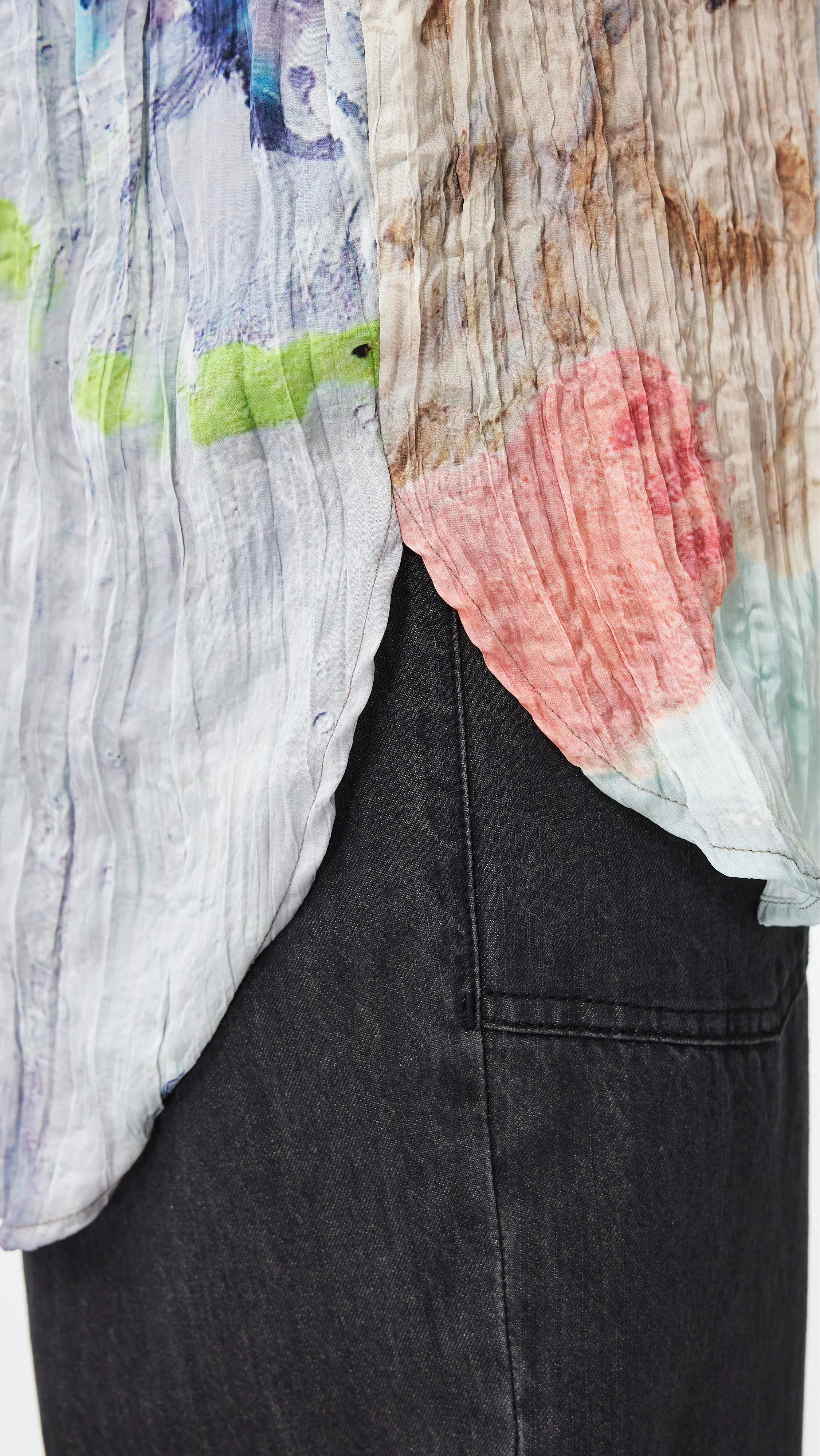 Crushed Mythical Animal Graphic Shirt - Umamrii