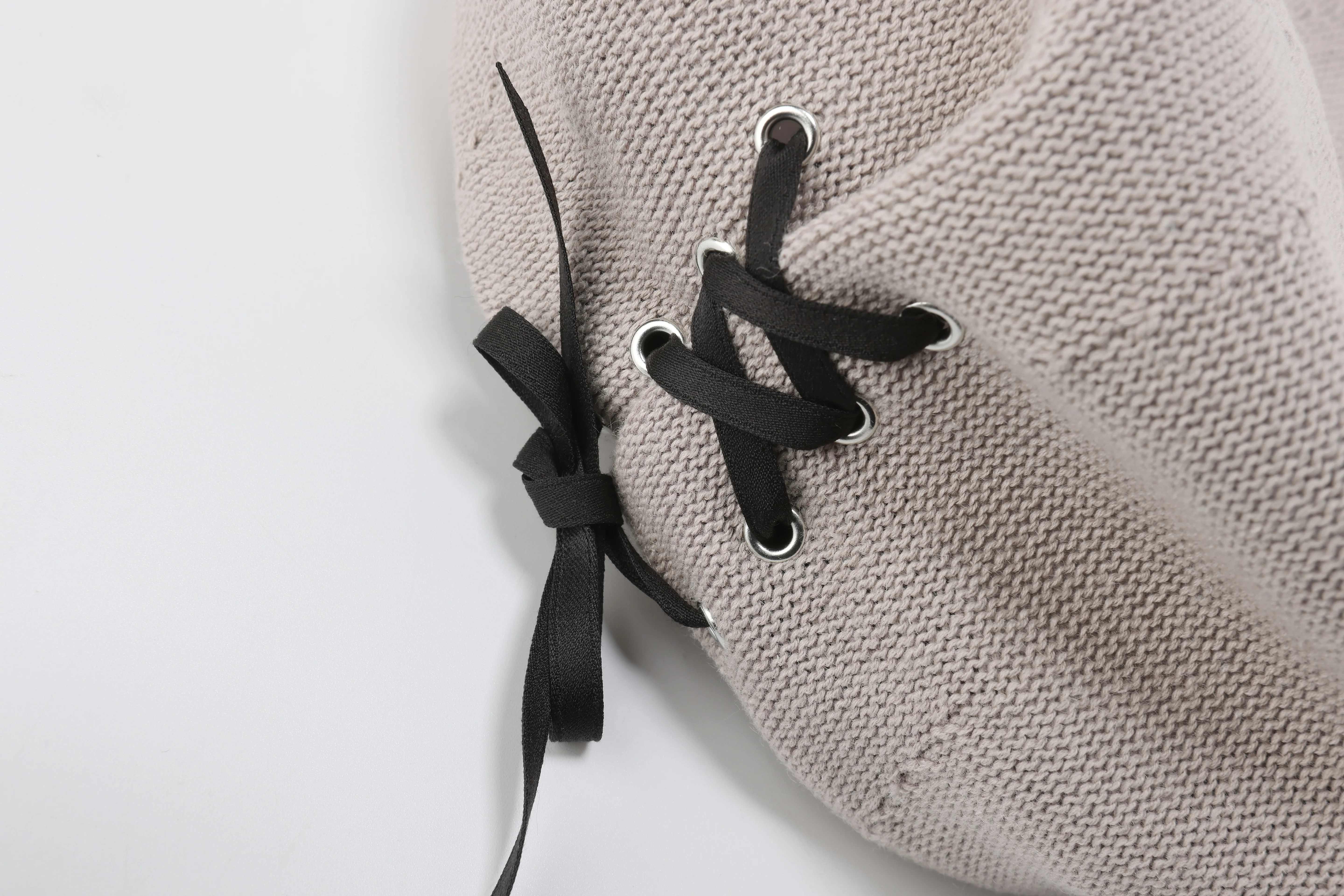 Lacing The Dart Beret - Umamrii