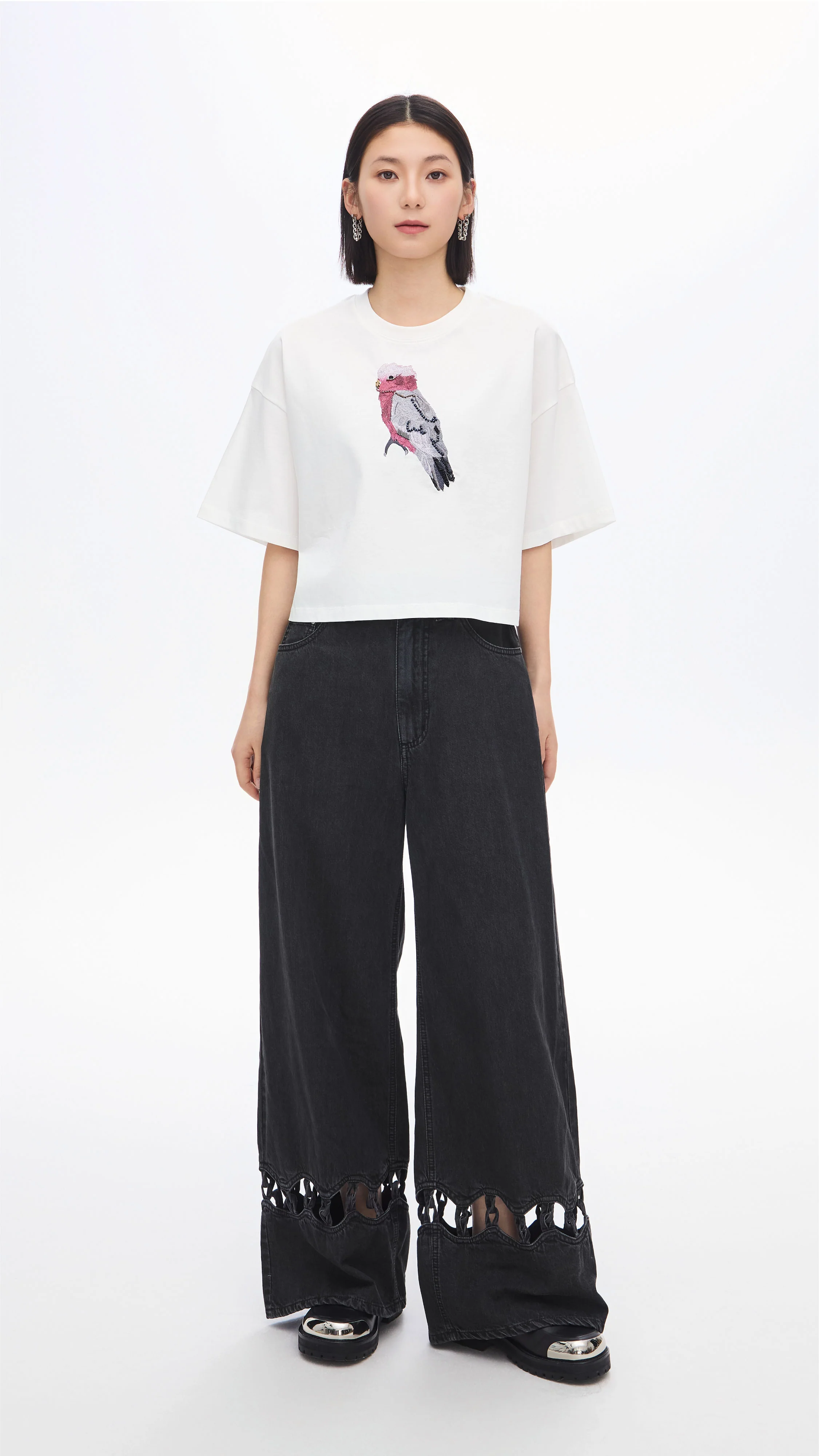 Cropped Parrot Graphic Embroidery Tee - Umamrii