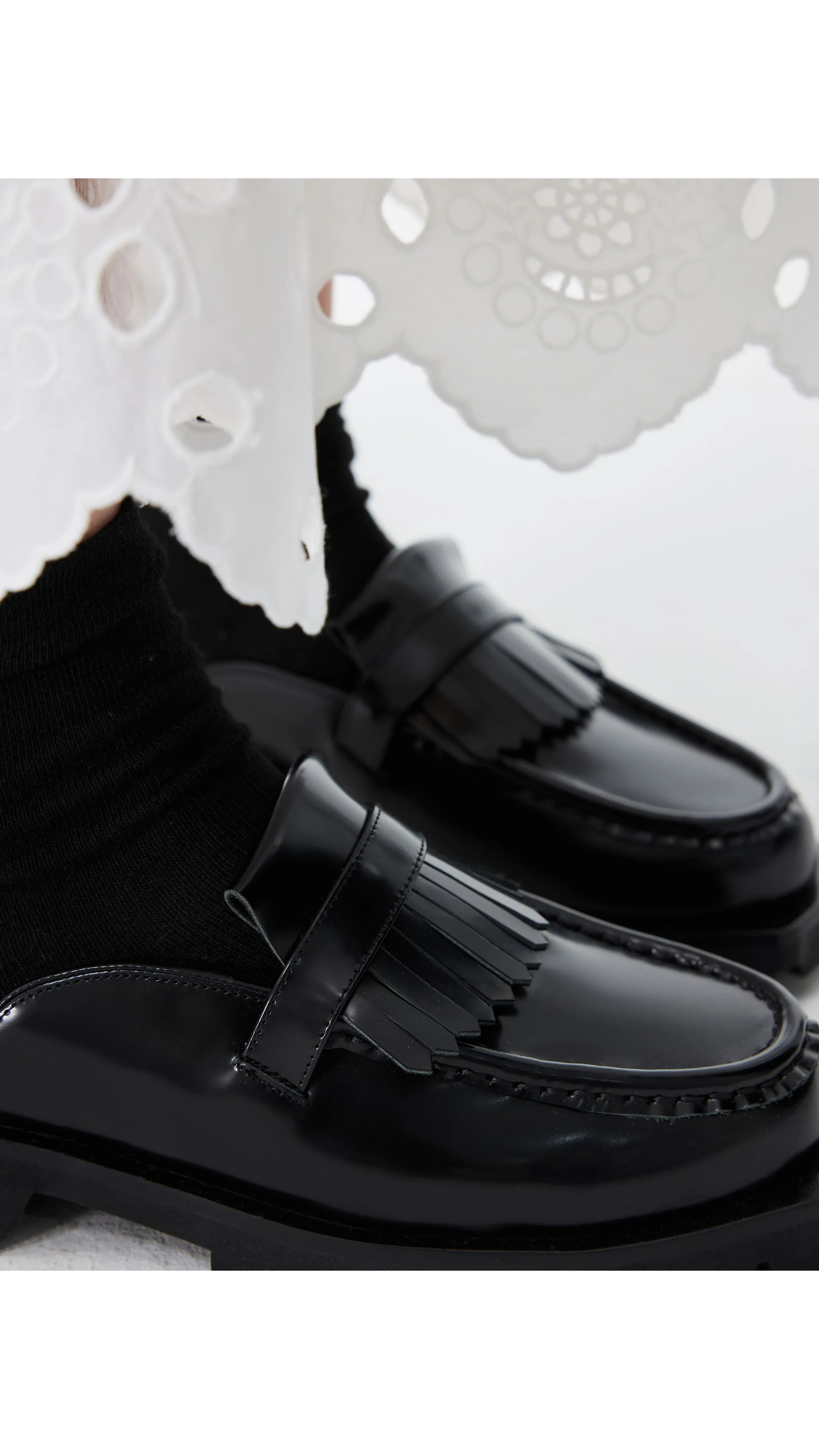 Fringe-Trimmed Slip-on Loafers - Umamrii