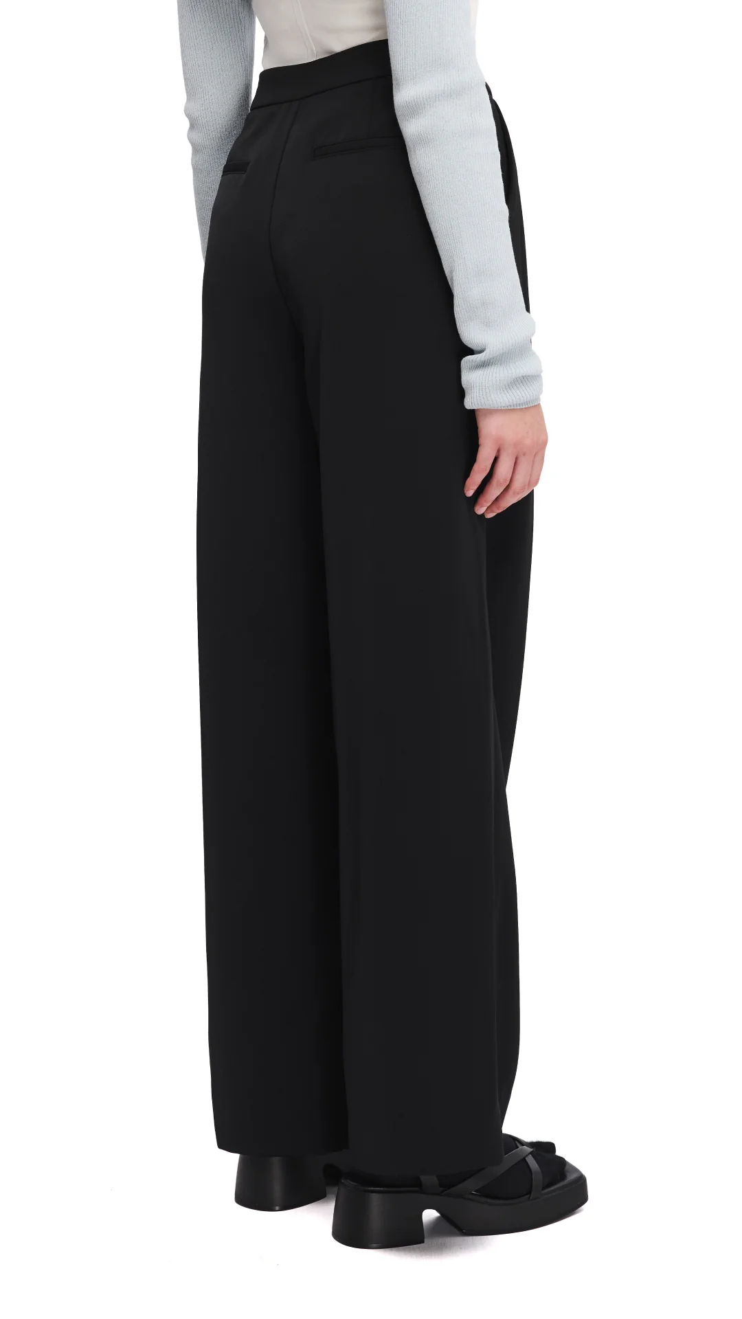 Wide-leg Capri Pants - Umamrii