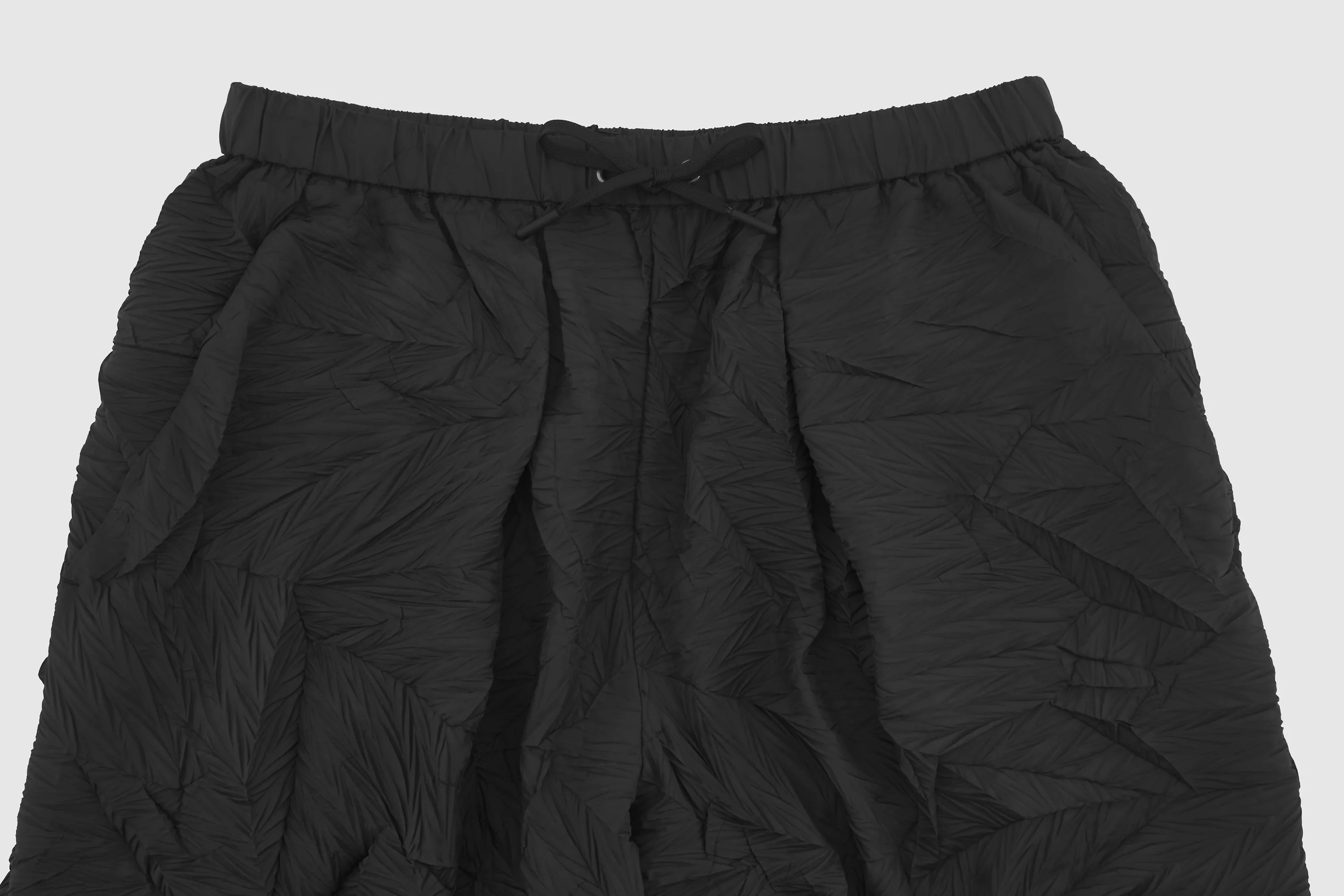 Distort Pleats Polyester Shorts - Umamrii