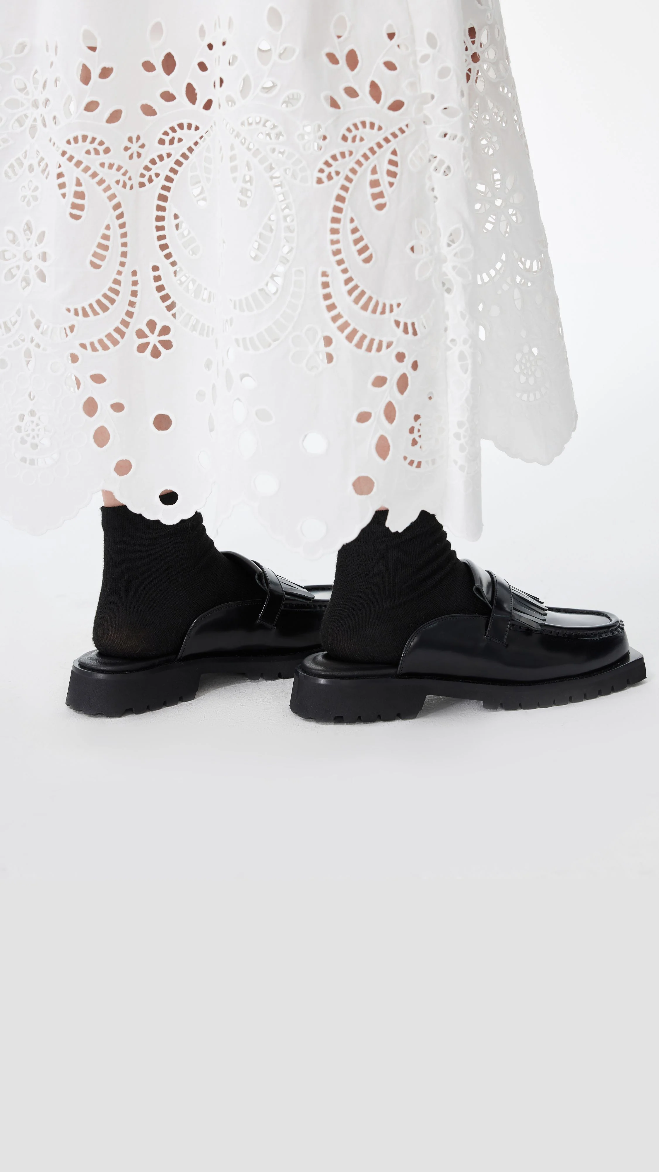 Fringe-Trimmed Slip-on Loafers - Umamrii