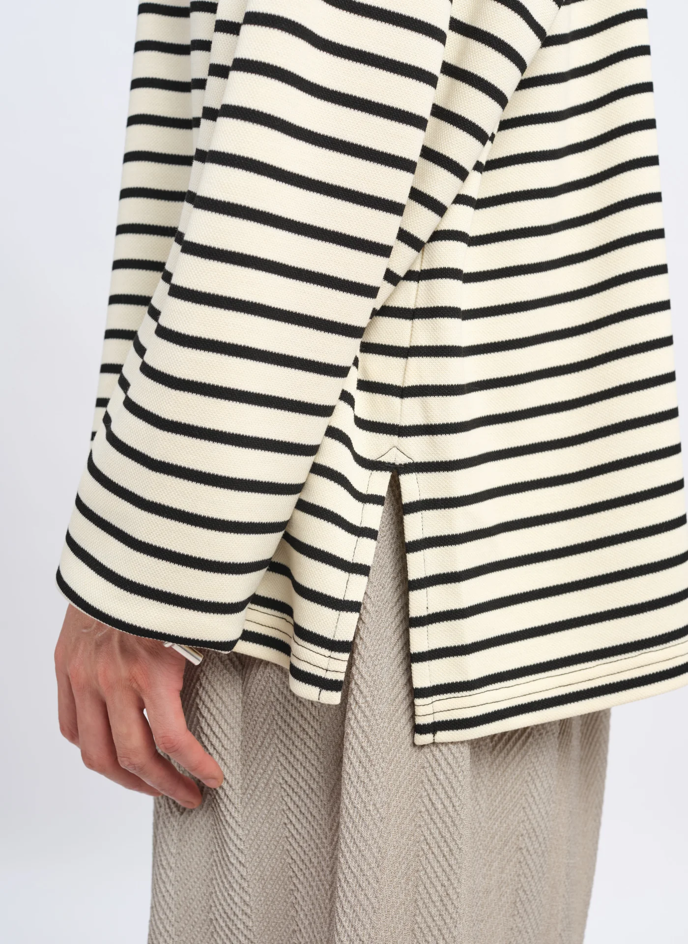 Jacquard Long Sleeves Border Top (T-06) - Umamrii