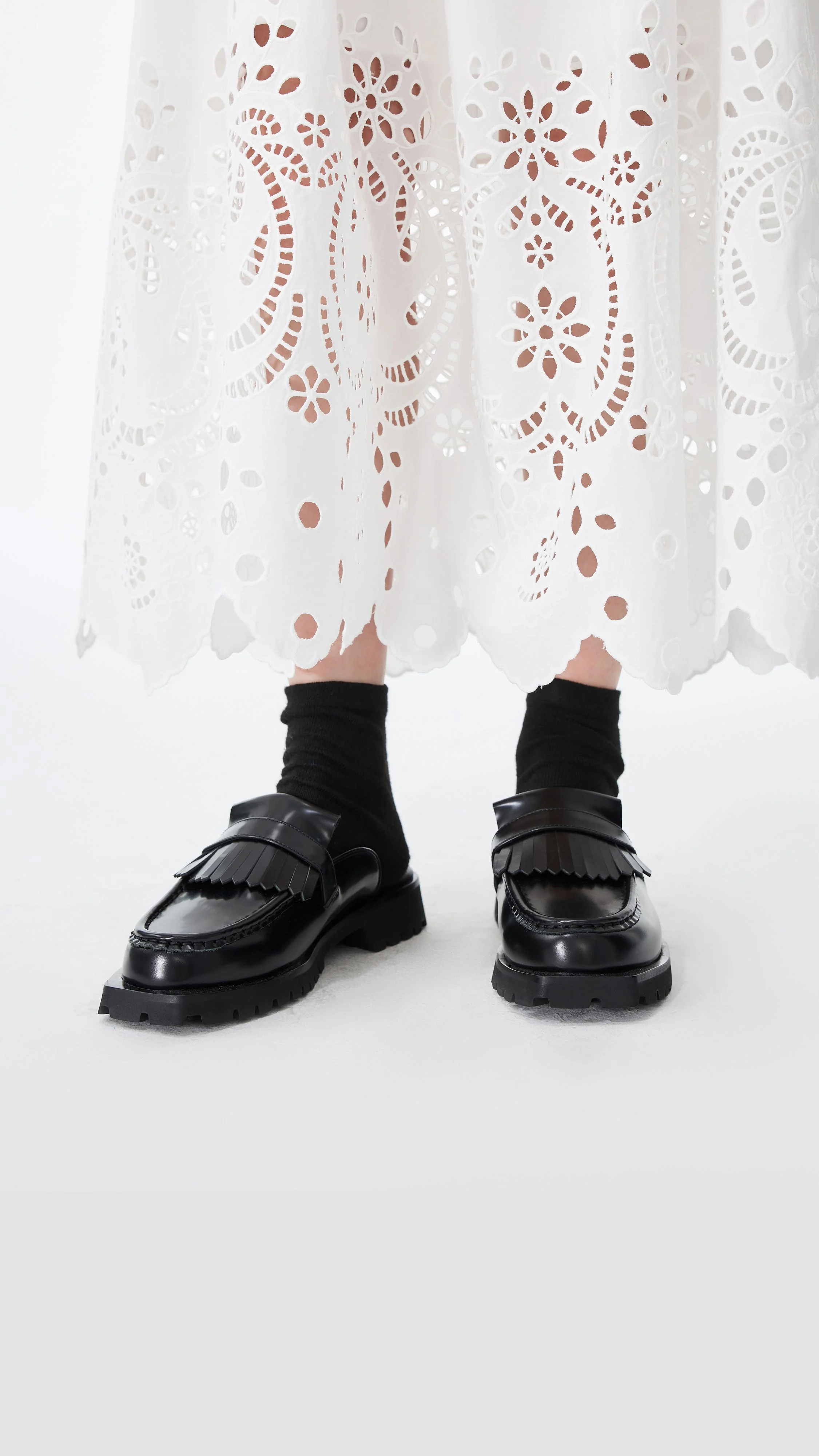 Fringe-Trimmed Slip-on Loafers - Umamrii