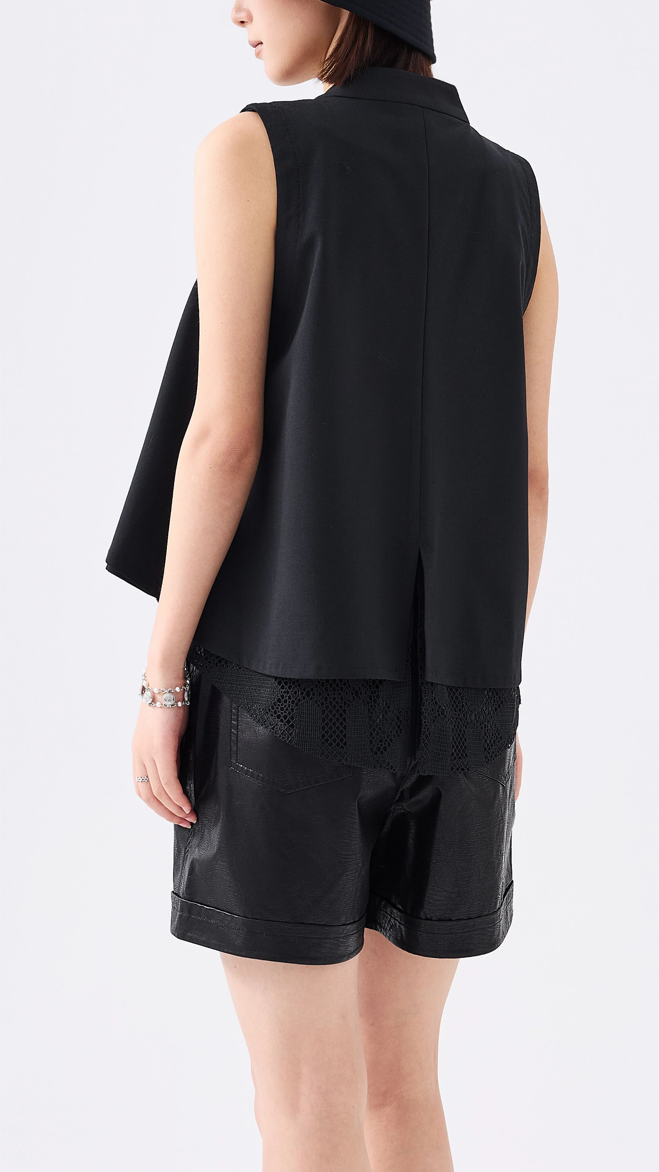 Waistcoat with Lace Detail - Umamrii