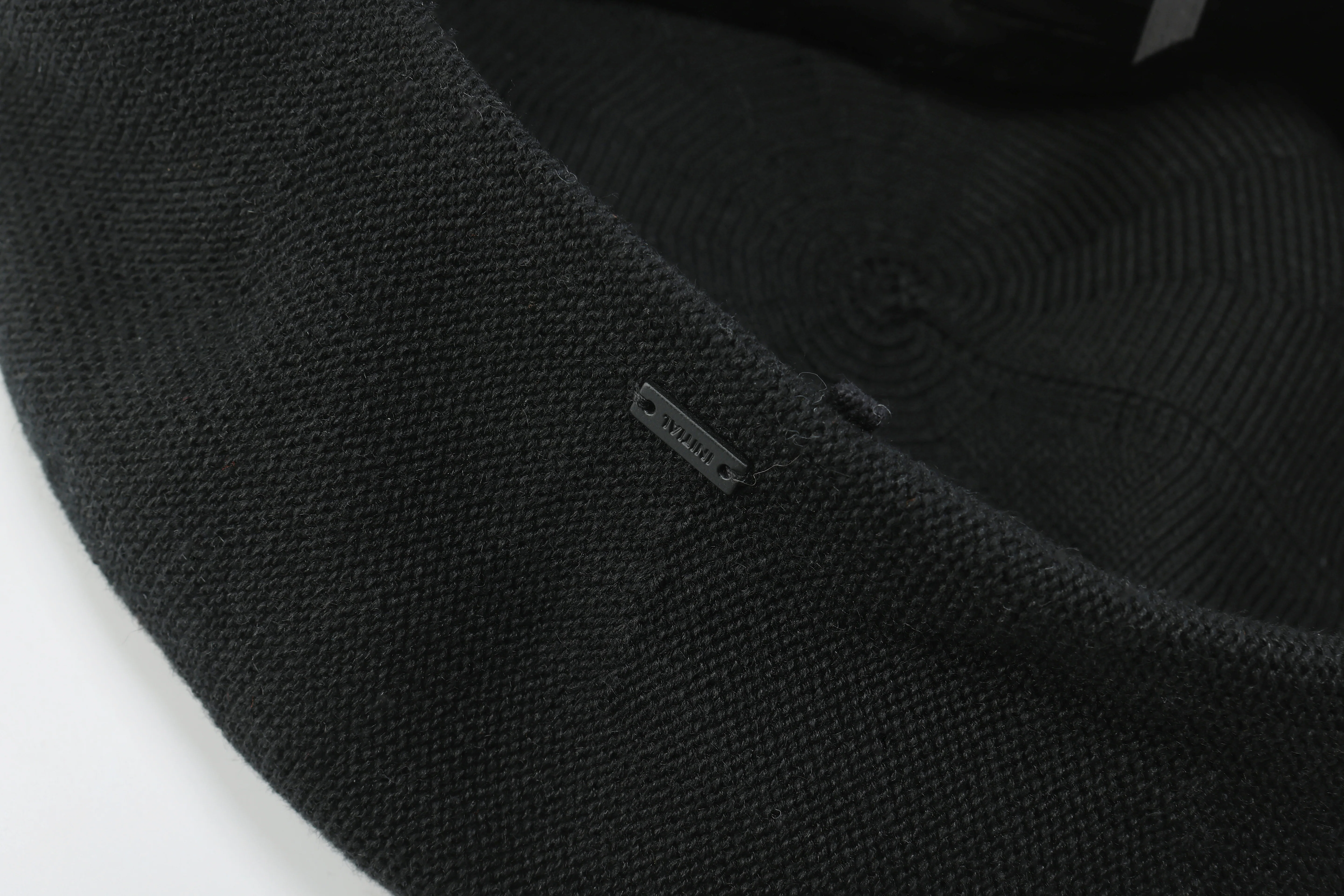 Lacing The Dart Beret - Umamrii